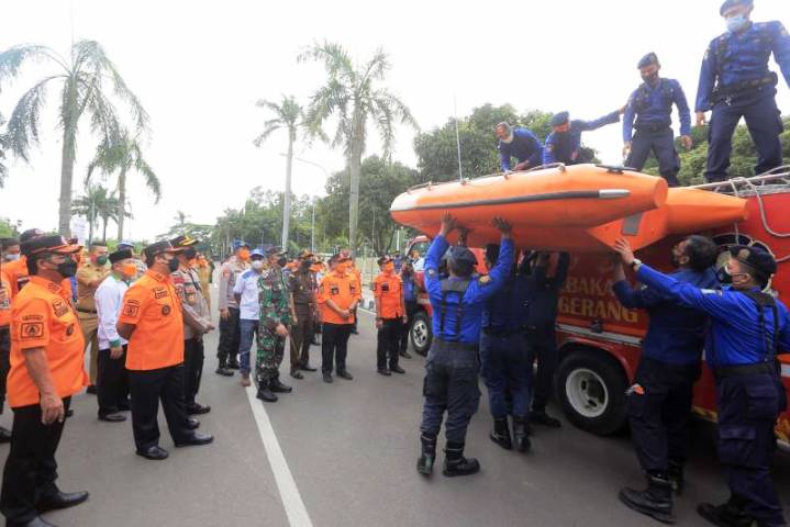 Wali Kota Tangerang cek perahu