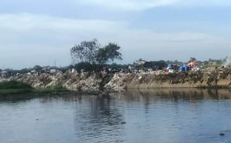 Sampah liar Sungai Cirarab